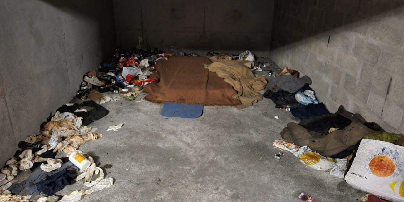 Débarras intégral d’un garage squatté par un SDF à Aix-en-Provence Débarras intégral d'un garage squatté par un SDF à Aix-en-Provence